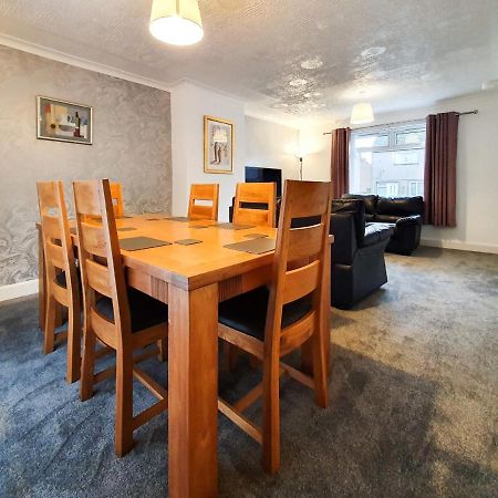 3 Bedroom House Amazon M90 Dunfermline Edinburgh Exterior photo