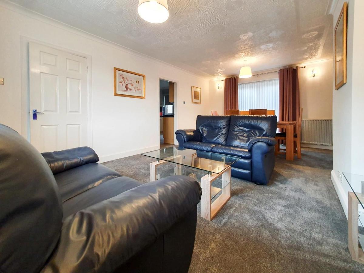 3 Bedroom House Amazon M90 Dunfermline Edinburgh Exterior photo