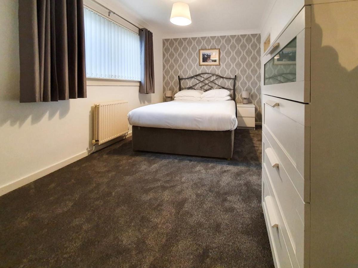 3 Bedroom House Amazon M90 Dunfermline Edinburgh Exterior photo